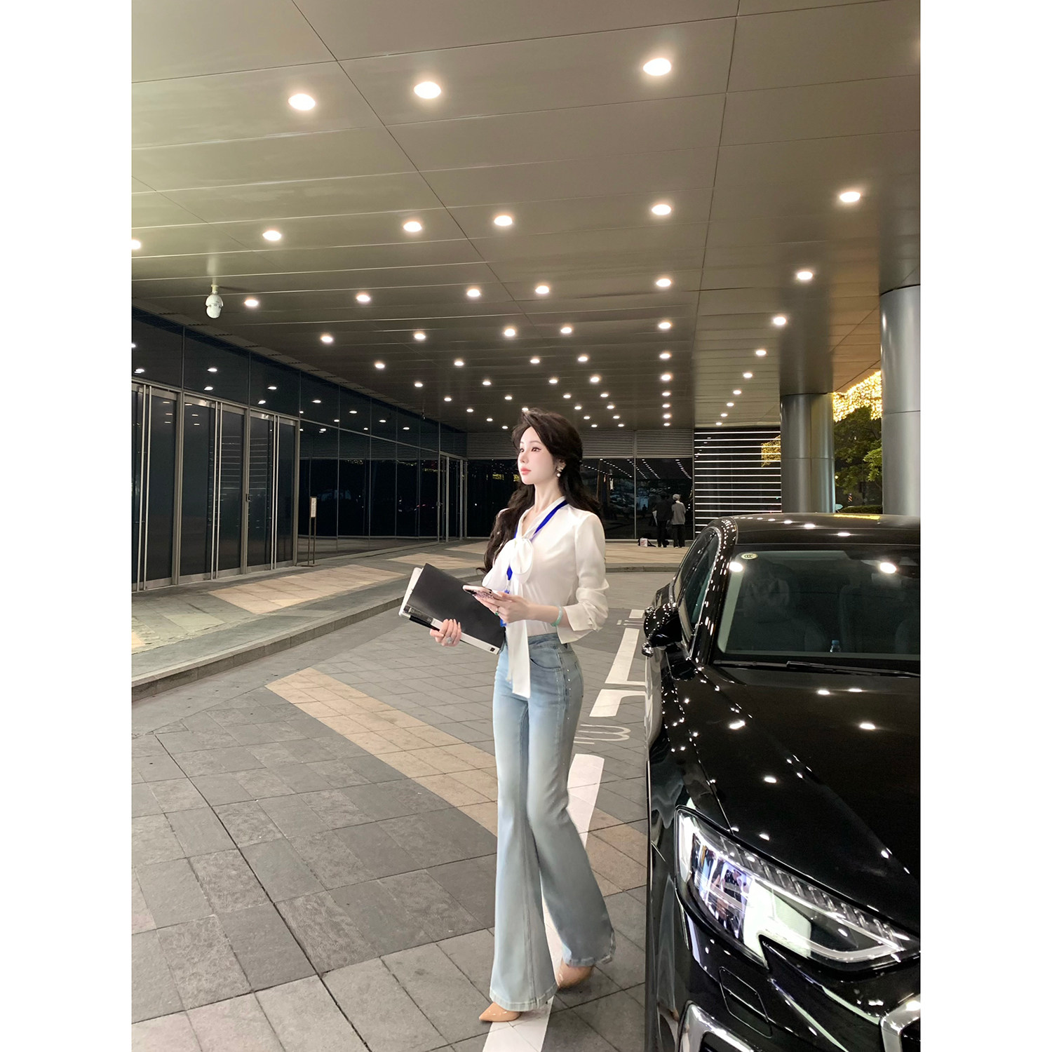 Sun雅乔 秋季新款长裤时尚百搭高腰显瘦磨白烫钻微喇牛仔裤女图片