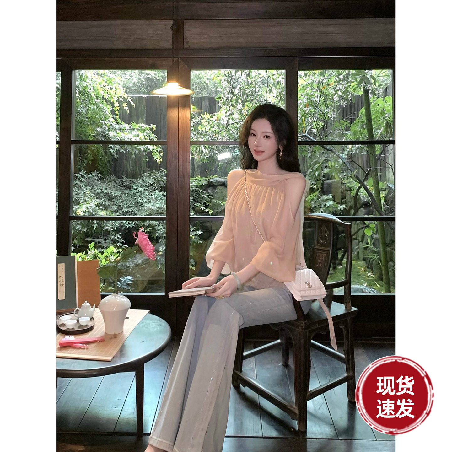 Sun雅乔【微露香肩】夏季长袖飘带烫钻挖肩灯笼袖宽松雪纺衫上衣图片