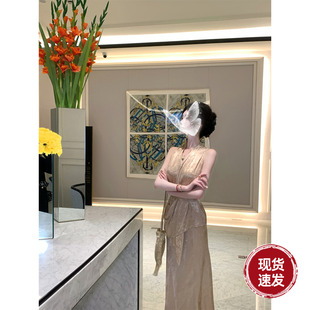 光泽感暗纹提花不规则上衣斜裁半裙套装 Sun雅乔 朝花夕拾