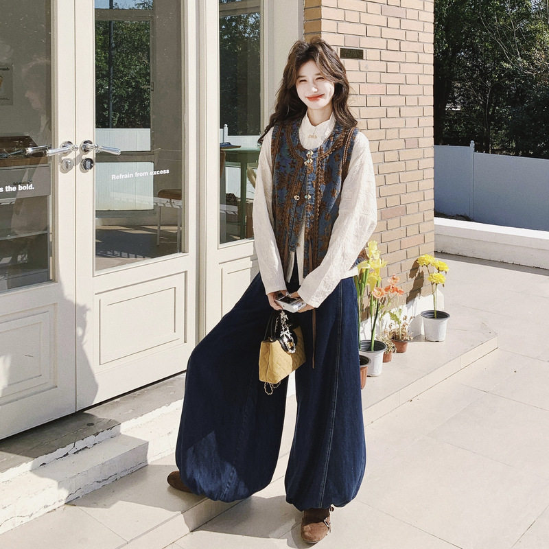 2026春复古文艺提花马甲宽松牛仔灯笼裤长袖刺绣白衬衣三件套装女