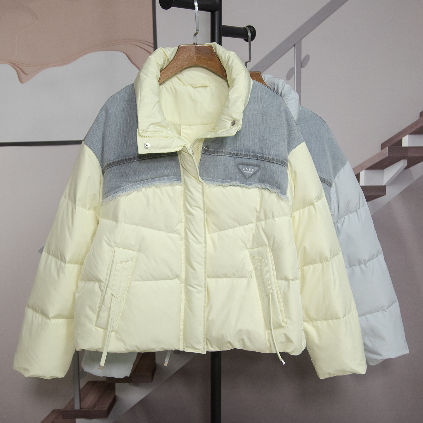 好看的牛仔拼接羽绒服外套