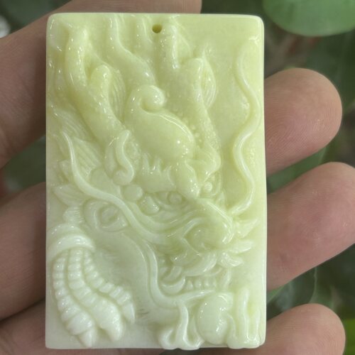 蓝田玉龙牌吊坠龙行天下深工雕刻高59宽38毫米蓝田玉批发玉石礼品