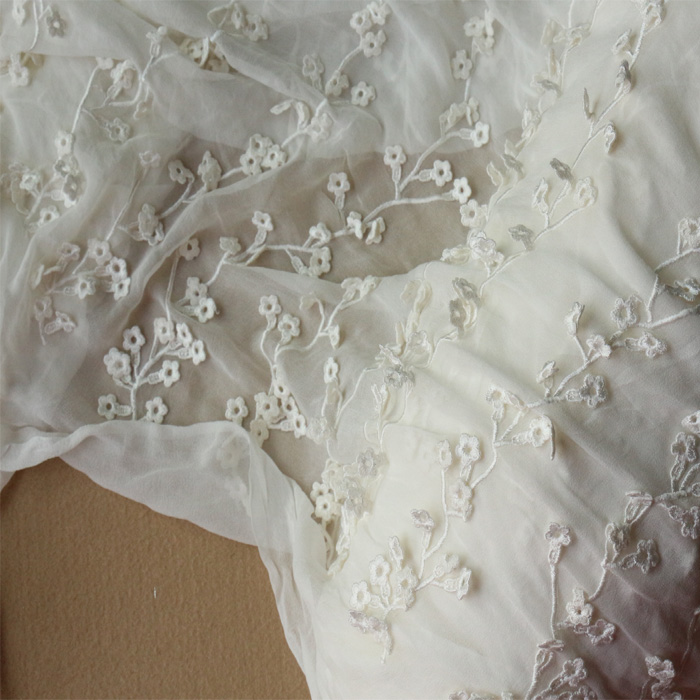 真丝绣花乔其面料桑蚕丝服装制衣布料 BH1988在类目 居家布艺, 布料/面料/手工diy布料面料中 - 来自Buy2taobao.com提供专业的淘宝代购服务