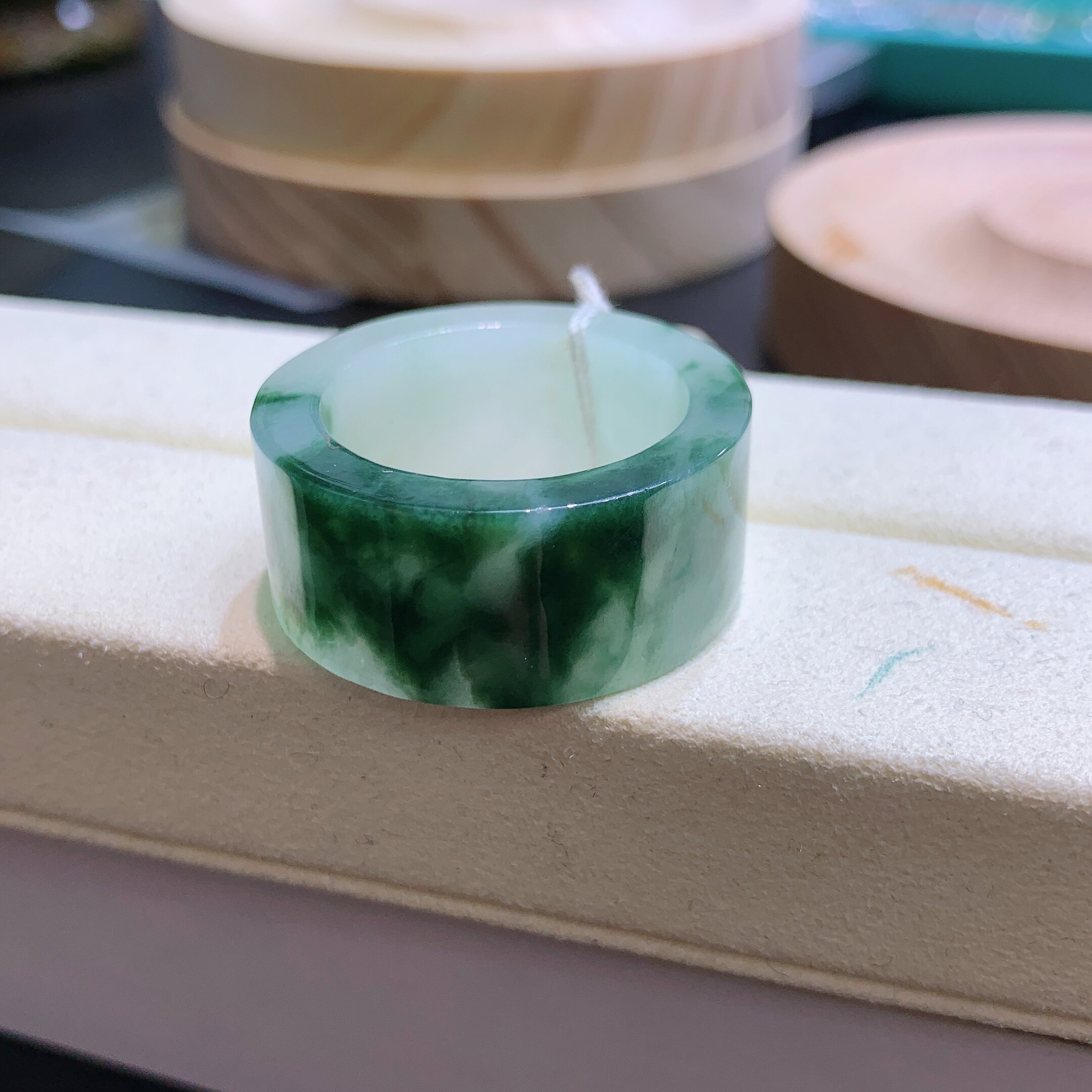 29圈口缅甸天然翡翠A货冰润飘花扳指戒指