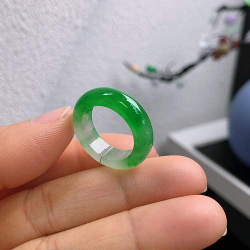 13圈口缅甸天然翡翠A货冰辣绿戒指A1152#