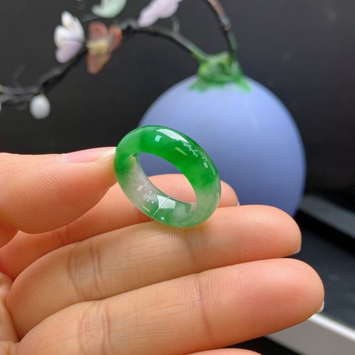 14-15圈口缅甸天然翡翠A货冰辣绿戒指175#