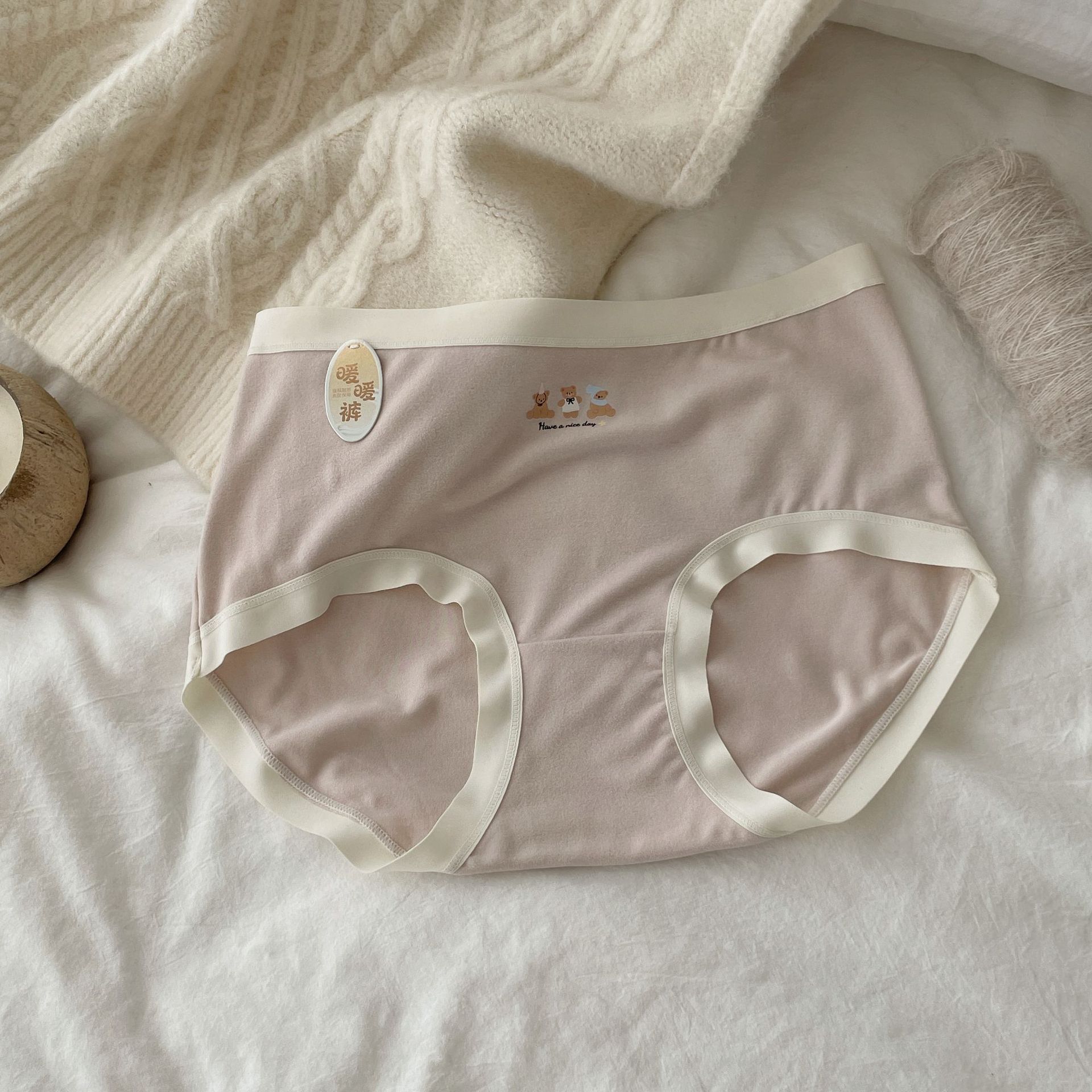 奶茶棕调小熊磨毛暖暖羊绒感保暖少女内裤亲肤无痕包臀桑蚕丝10A