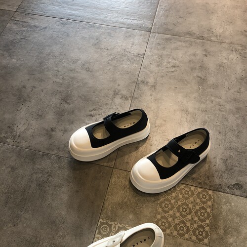 舒适百搭真皮魔术贴一字搭扣女鞋