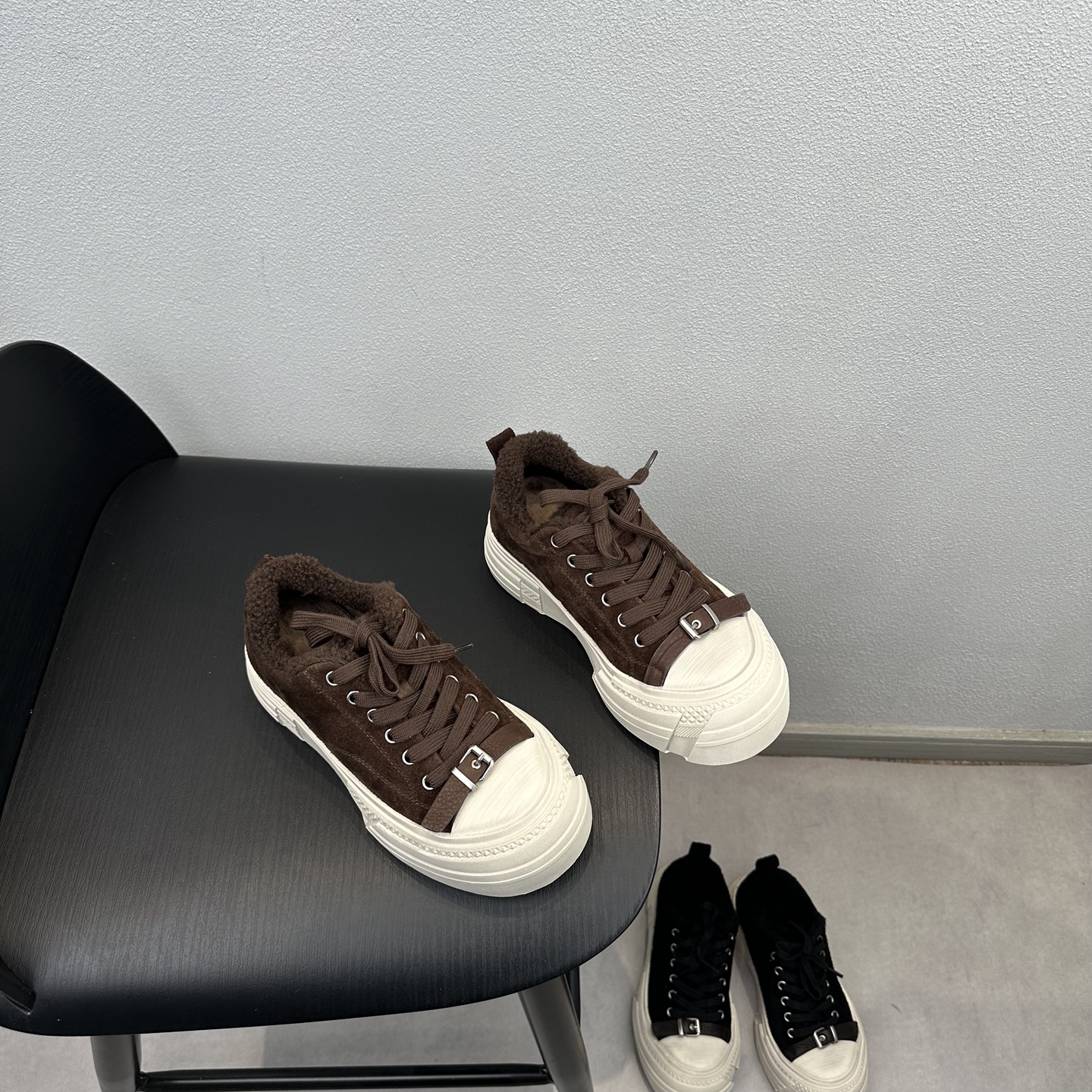 2025秋冬新款时尚百搭圆头厚底舒适女鞋系带真皮羊羔毛休闲鞋棉鞋