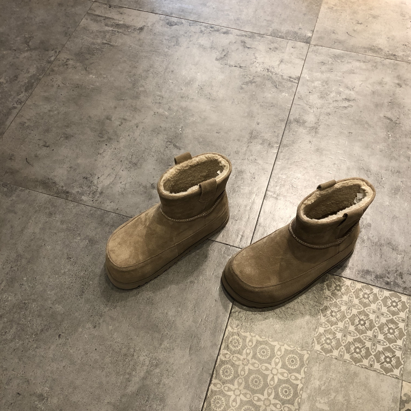 舒适百搭真皮圆头厚底内增高短靴