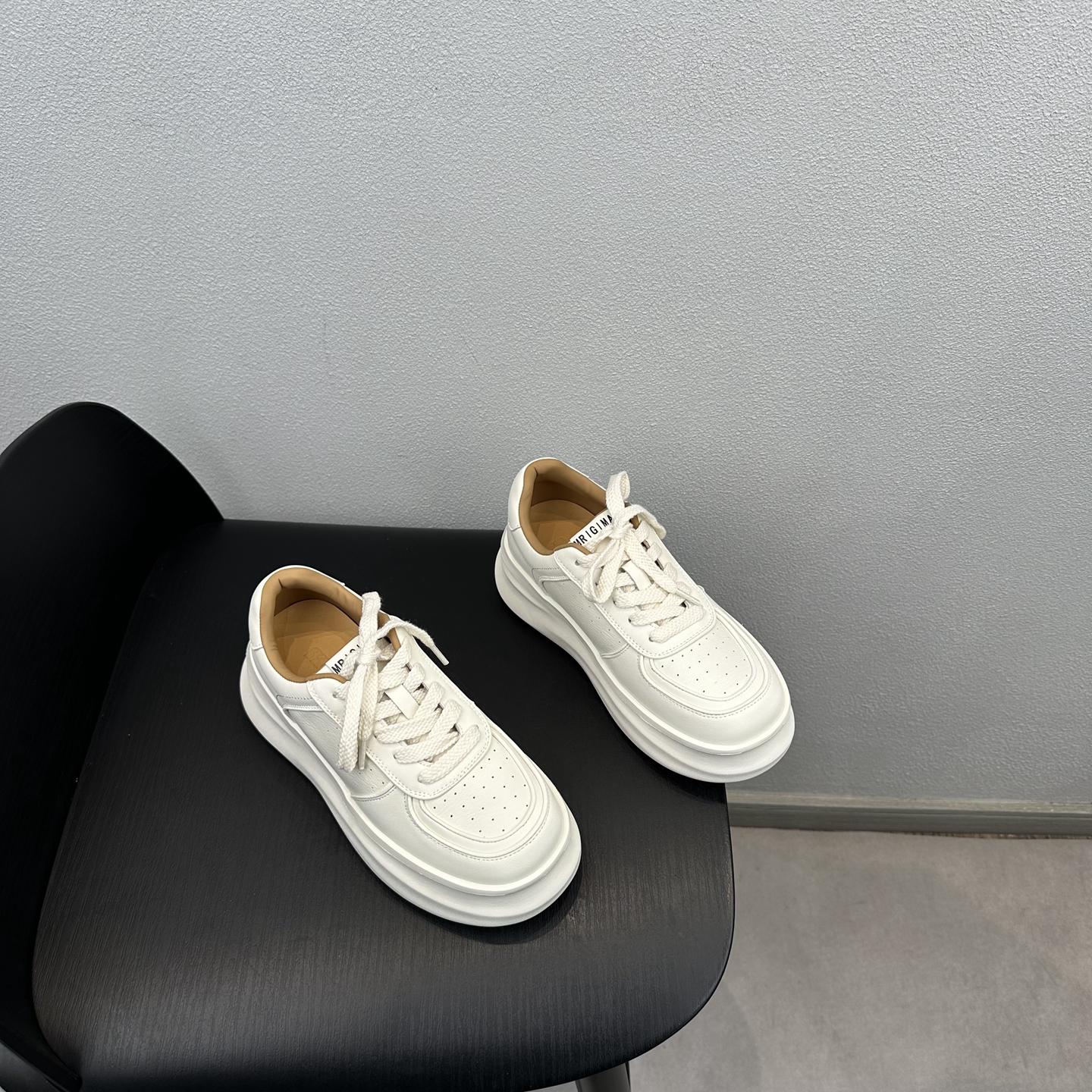 时尚百搭真皮厚底系带休闲小白鞋