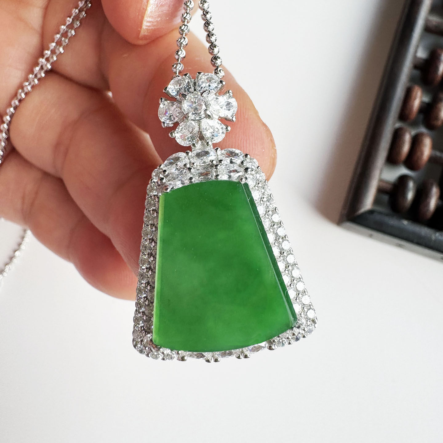 缅甸天然阳绿平安无事牌翡翠吊坠