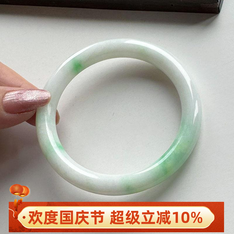 秀气年轻阳绿飘花细圆条翡翠手镯