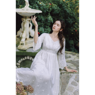 复古刺绣优雅高腰白色轻婚纱连衣裙 V领法式 拾光裁缝 白昼物语