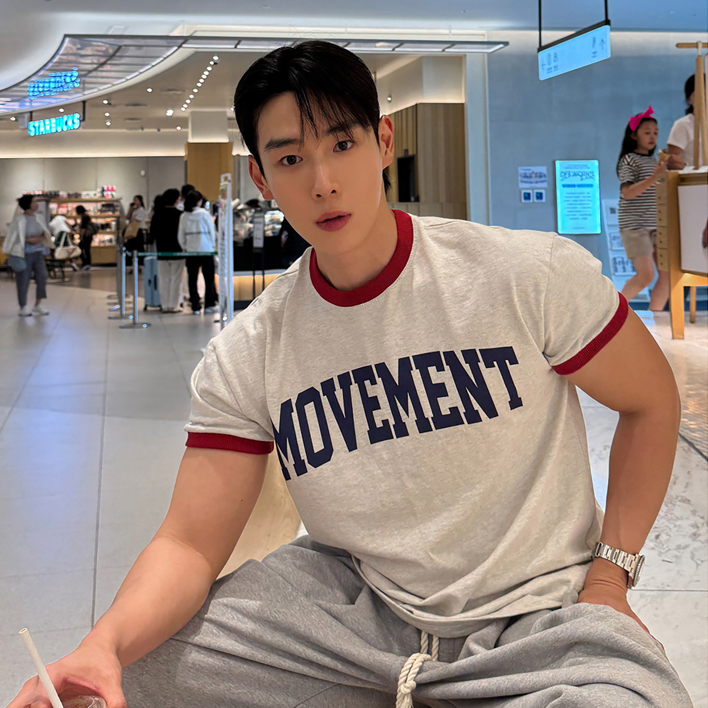 碧舍男士韩版简约休闲圆领字母T恤时尚百搭高街美式棉质ins打底衫