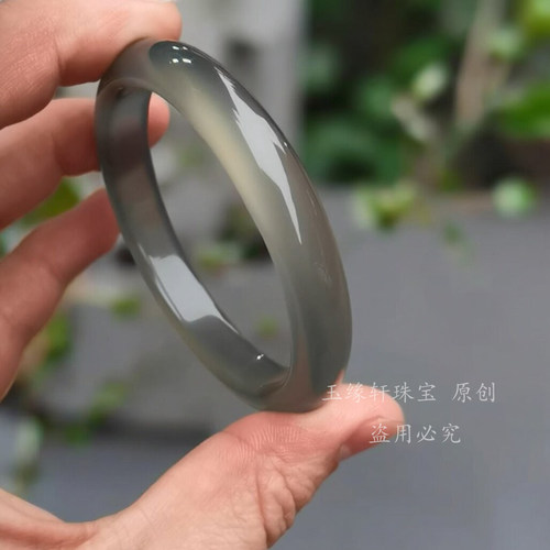 天然玛瑙玉髓冰种手镯带证送礼