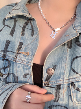 韩版字母珍珠拼接钛钢项链新品