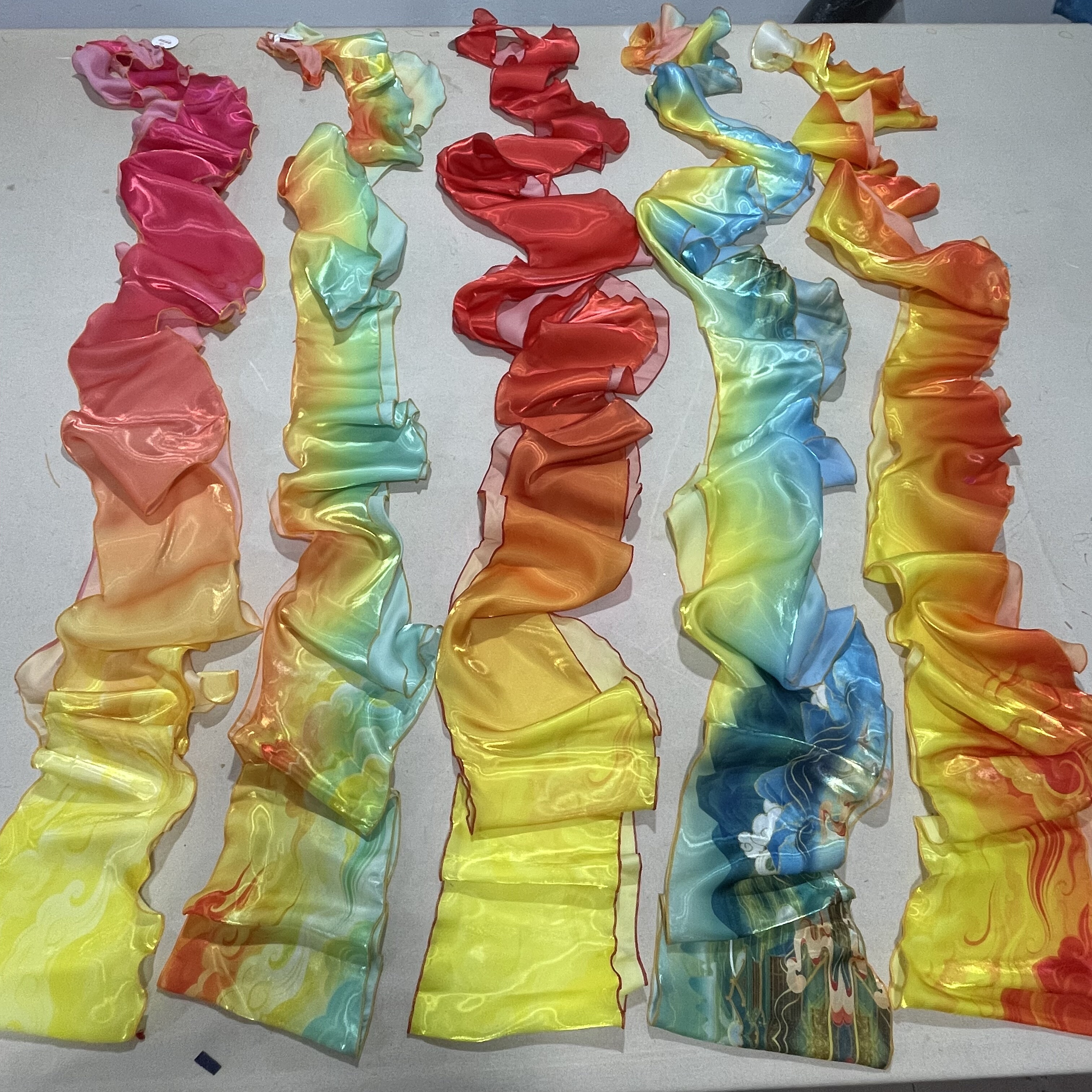 叠舞倾城新款印花国风图案珠光缎渐变螺旋弧旋火焰纹绸图片