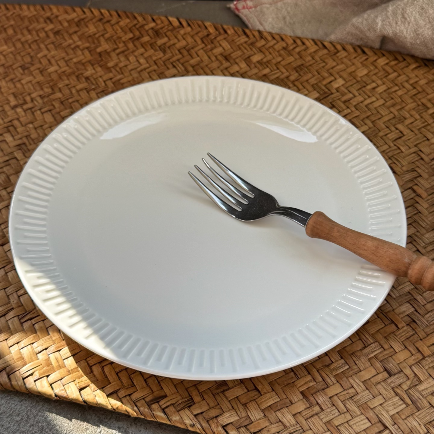 经典白色线条盘子西餐点心糕点盘子牛排盘21cm简约耐看盘子餐厅