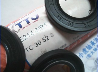TC30*52*8E214TTO台湾油封
