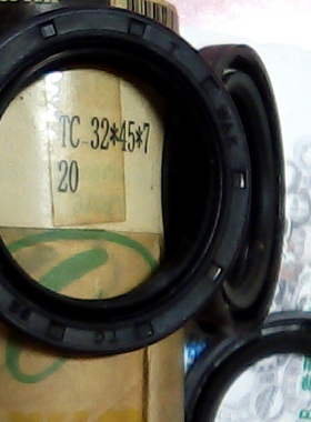 TC 32*45*7 32X45X7 TWAK自紧内骨架油封内径32外径45高度7毫米