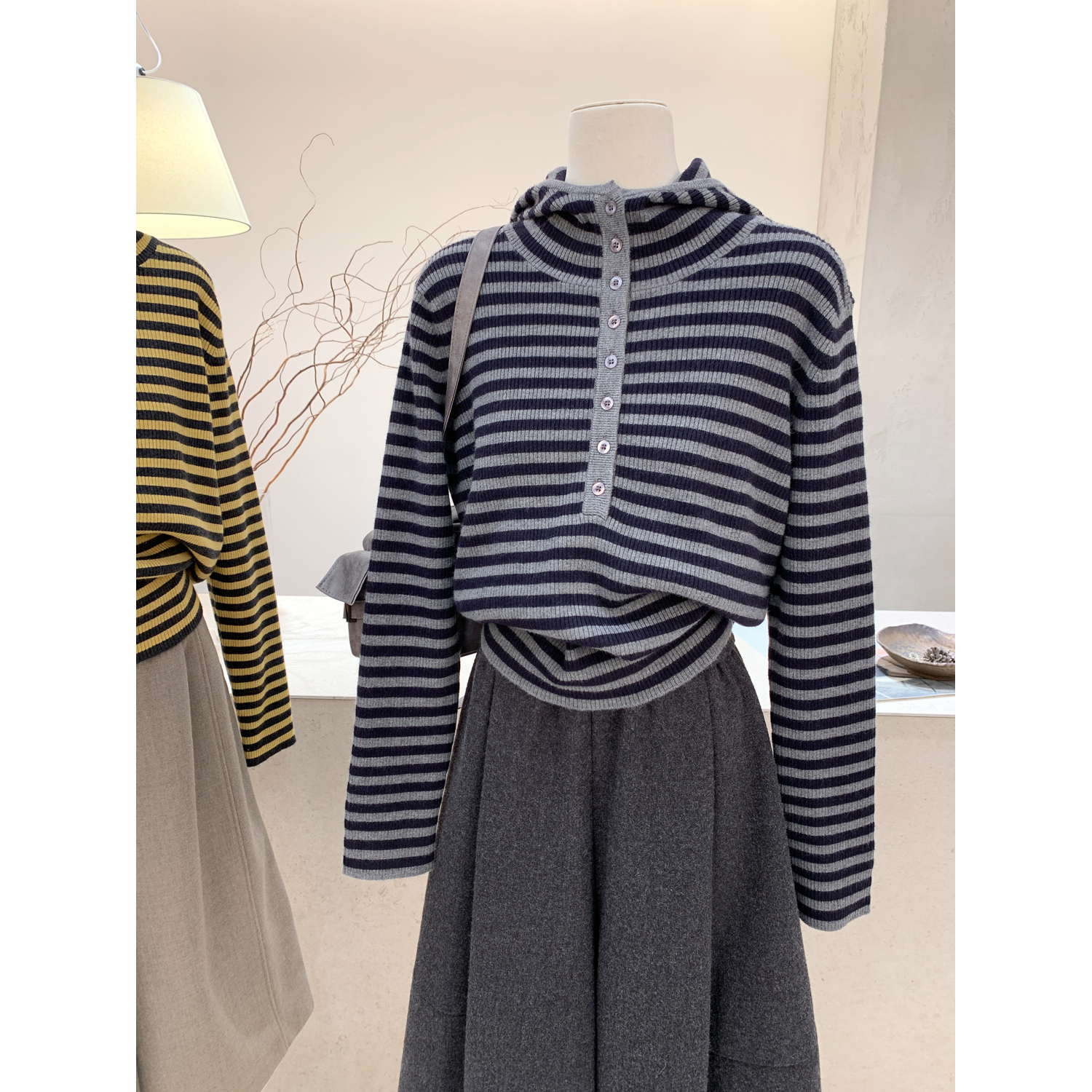 韩系软糯风条纹连帽针织打底衫