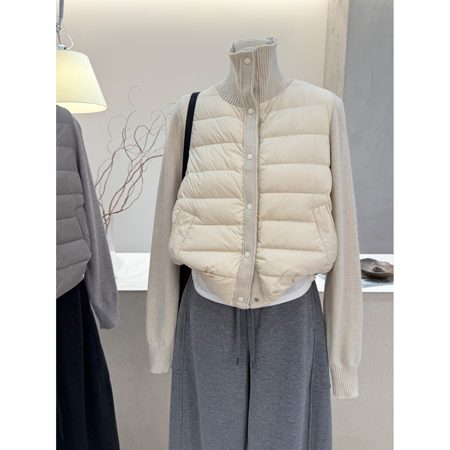 针织拼接立领长袖短款轻薄羽绒服