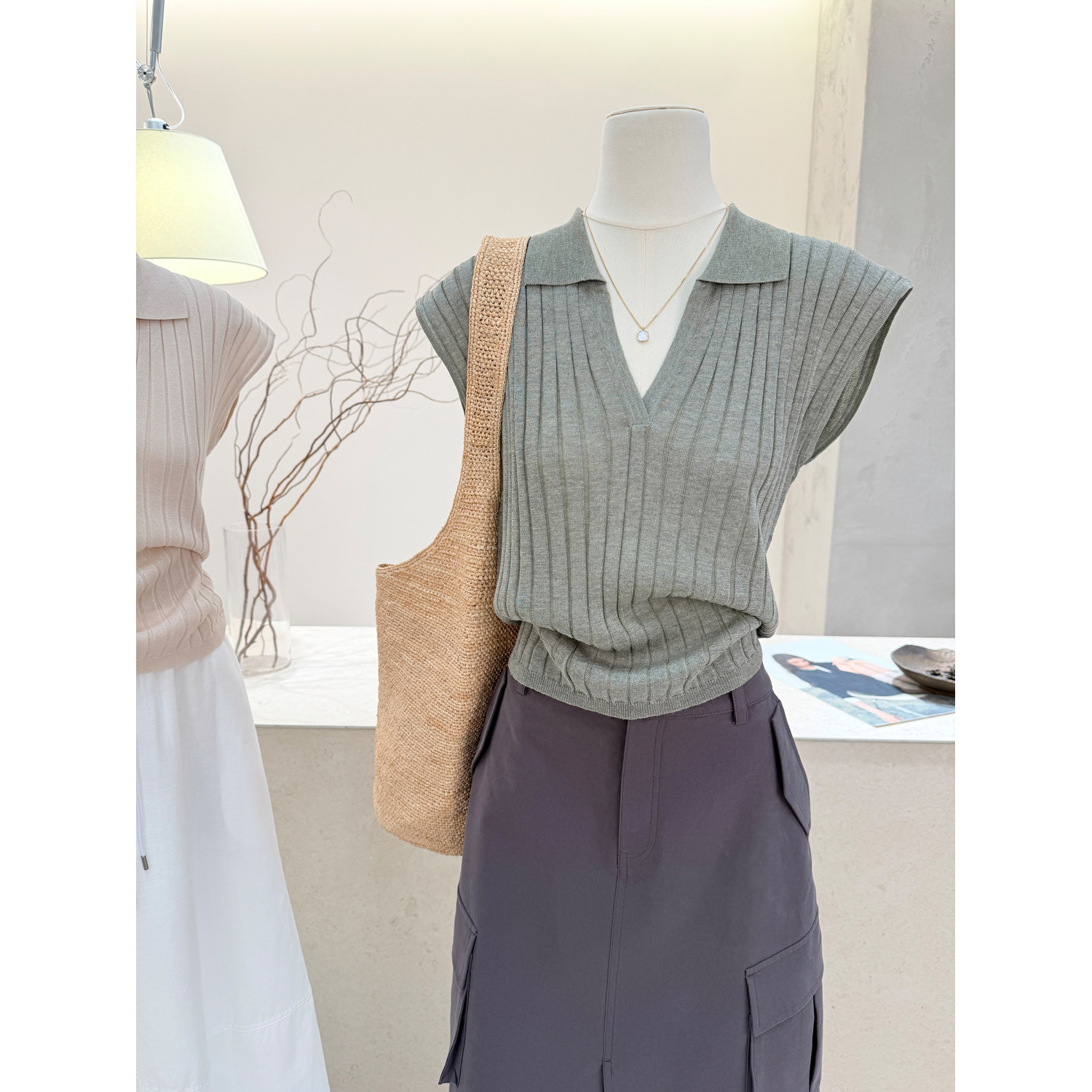 小哲 休闲风翻领坑条针织衫女夏季松弛感无袖薄款V领上衣针织背心