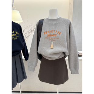 小哲 休闲慵懒风字母印花插肩圆领卫衣女春季新款宽松套头上衣