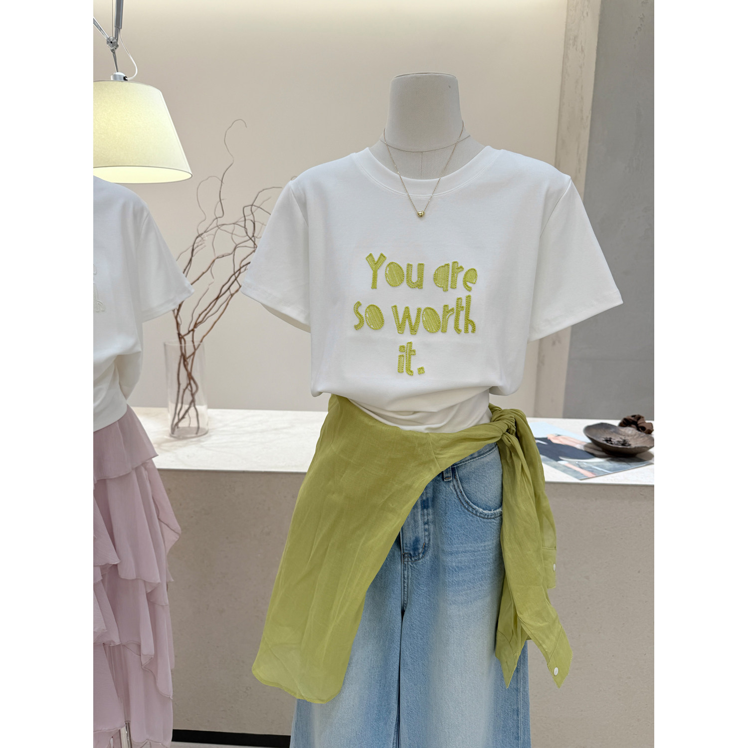 小哲 白色圆领设计感刺绣字母短袖T恤女夏季宽松显瘦休闲简约上衣