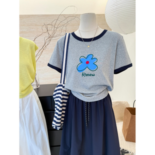 韩系宽松显瘦正肩上衣 小哲 花朵刺绣撞色领圆领短袖 t恤女夏季 新款