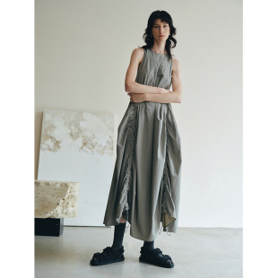 MeeLeeMeeLab原创优雅机能风再生尼龙褶皱无袖 大裙摆抽褶连衣裙