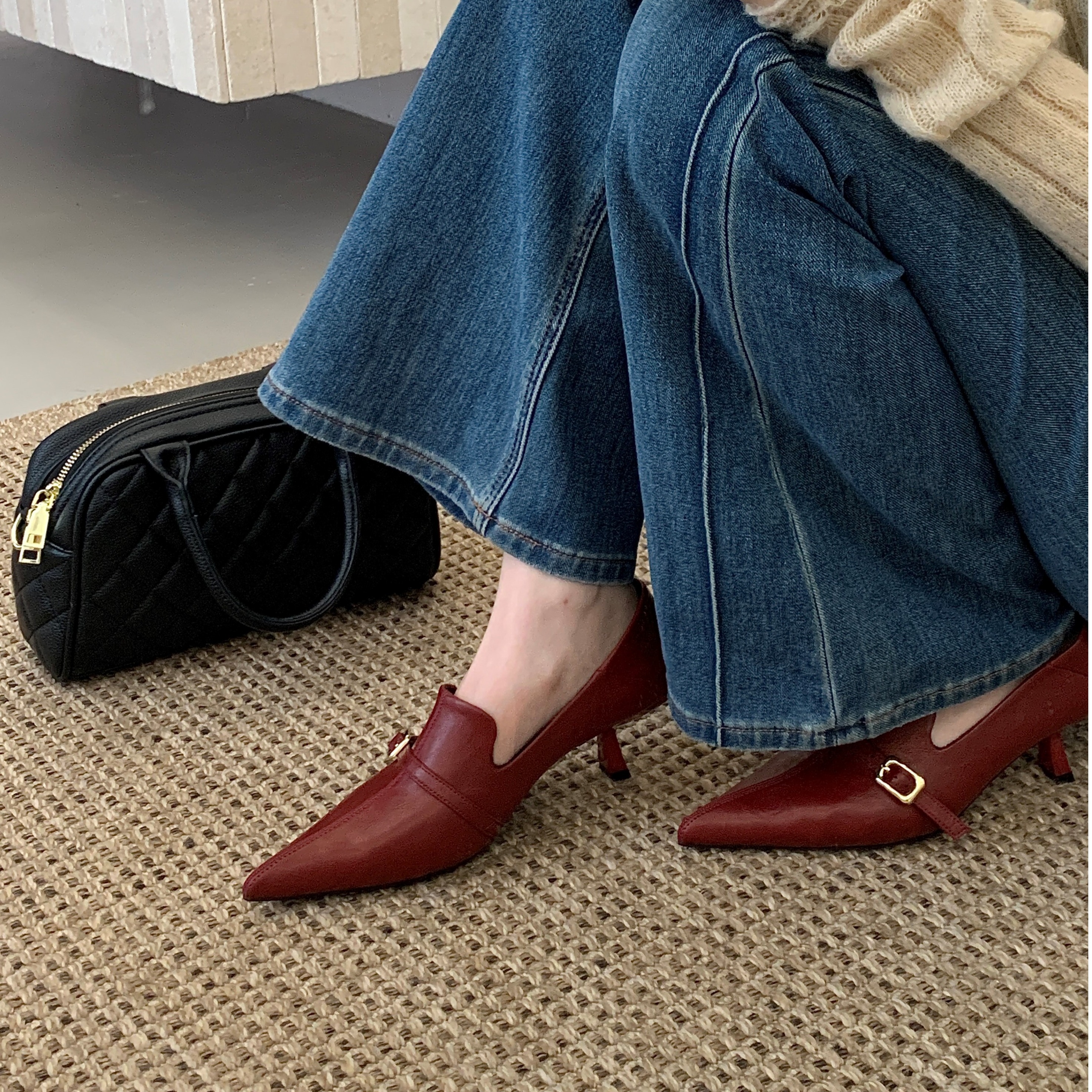 2025冬季新款时尚法式尖头高跟细跟加绒扣子气质百搭保暖小皮鞋女