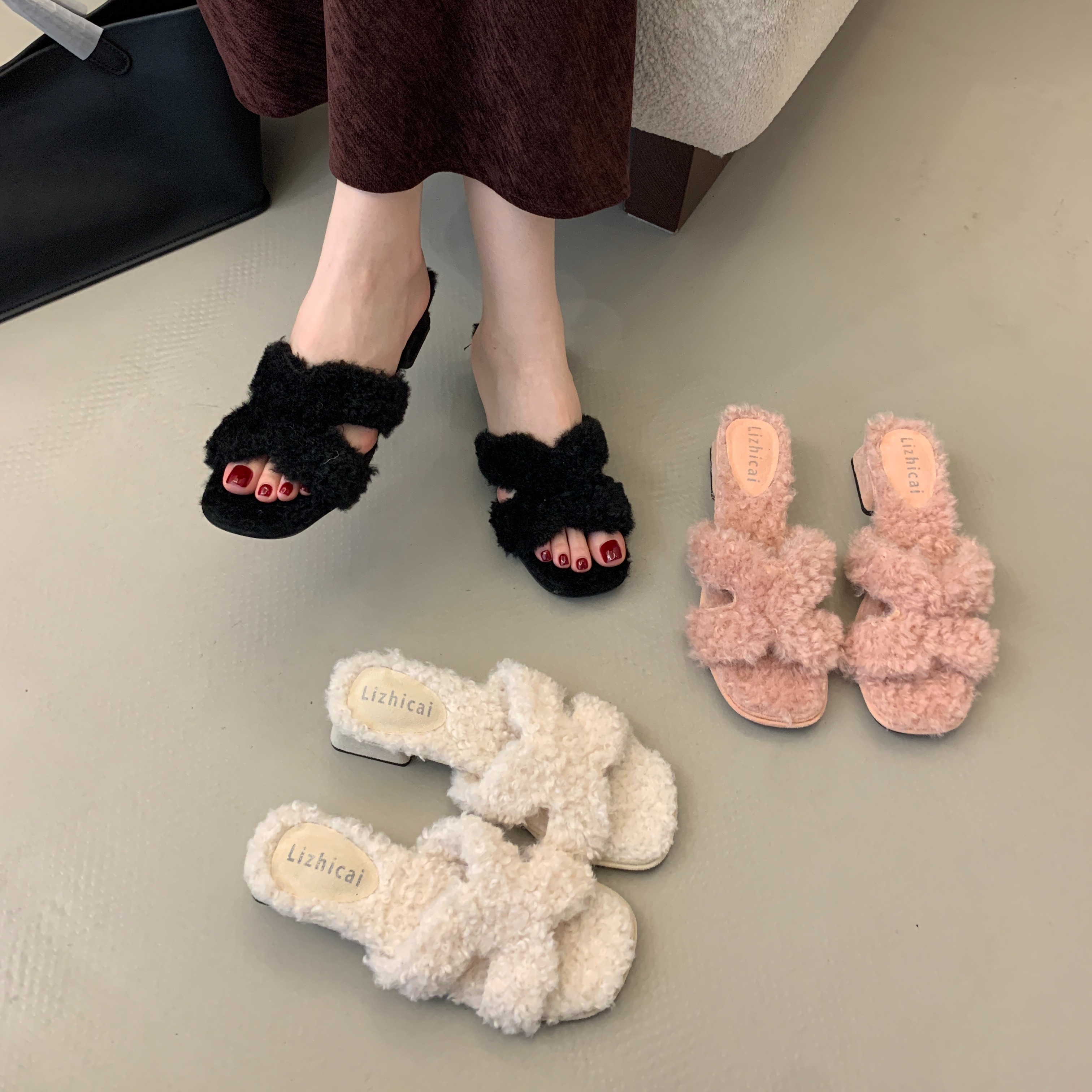 法式浪漫风甜美温柔色方头露趾毛毛鞋中粗跟秋冬百搭好穿女拖鞋