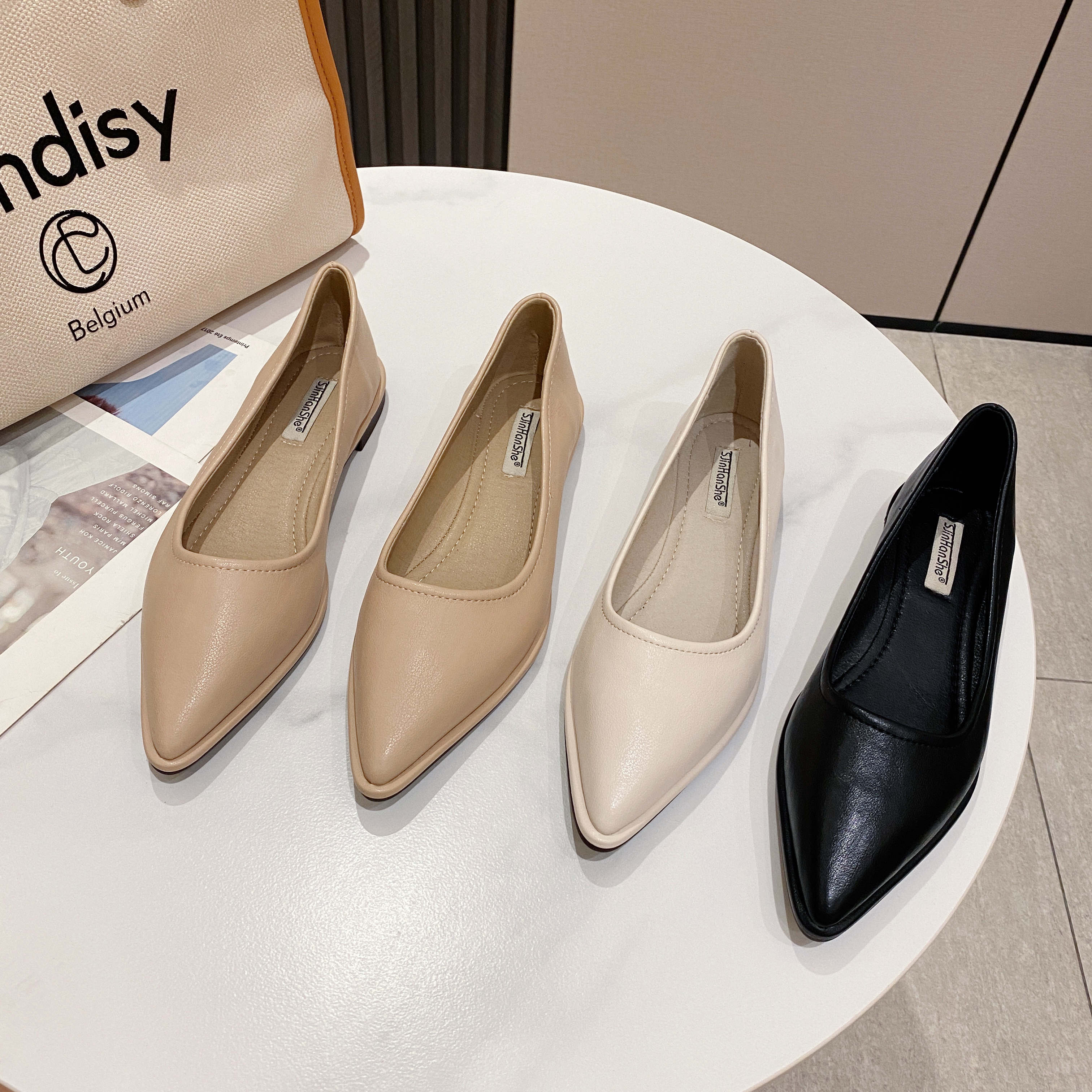 2024秋季新款韩版简约尖头软底上班族单鞋平底懒人女鞋