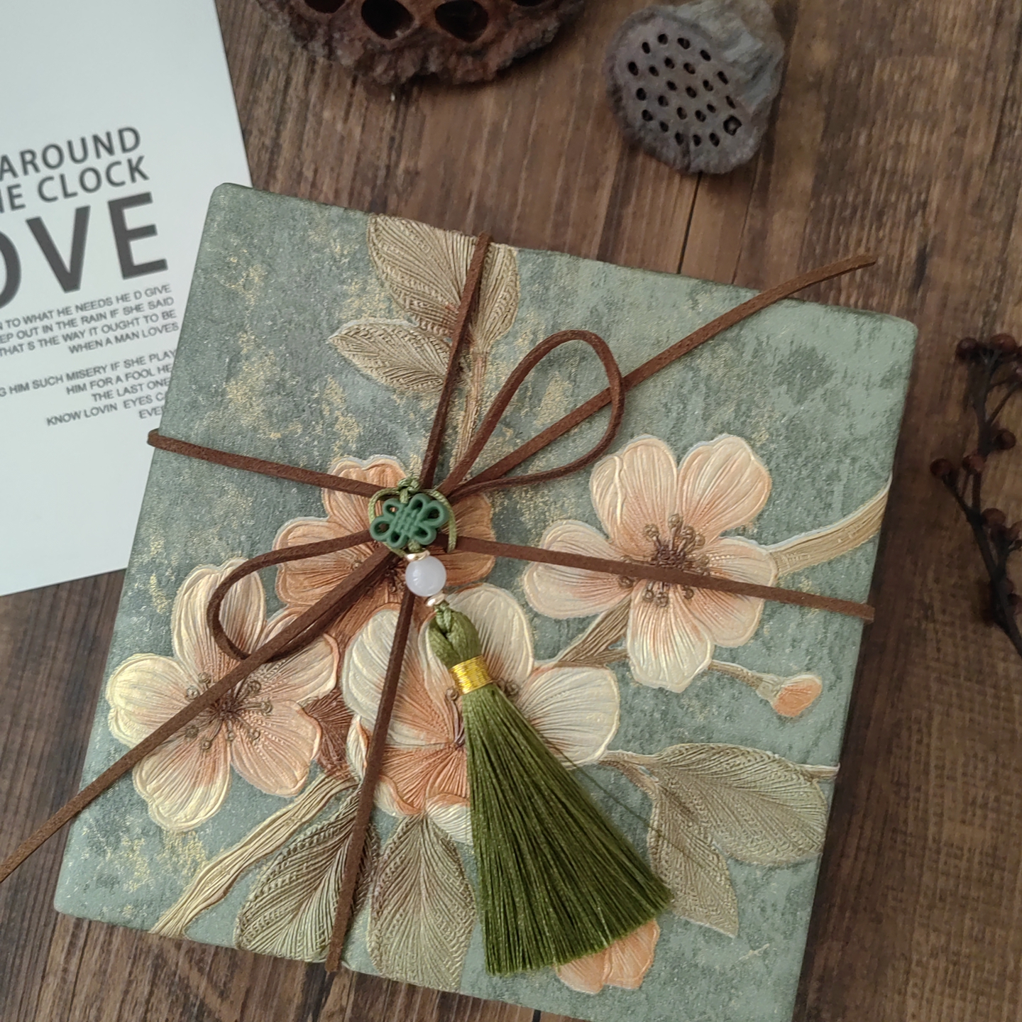 国风生日礼物包装纸新年复古新中式大尺寸古风礼盒包装包书浮雕纸