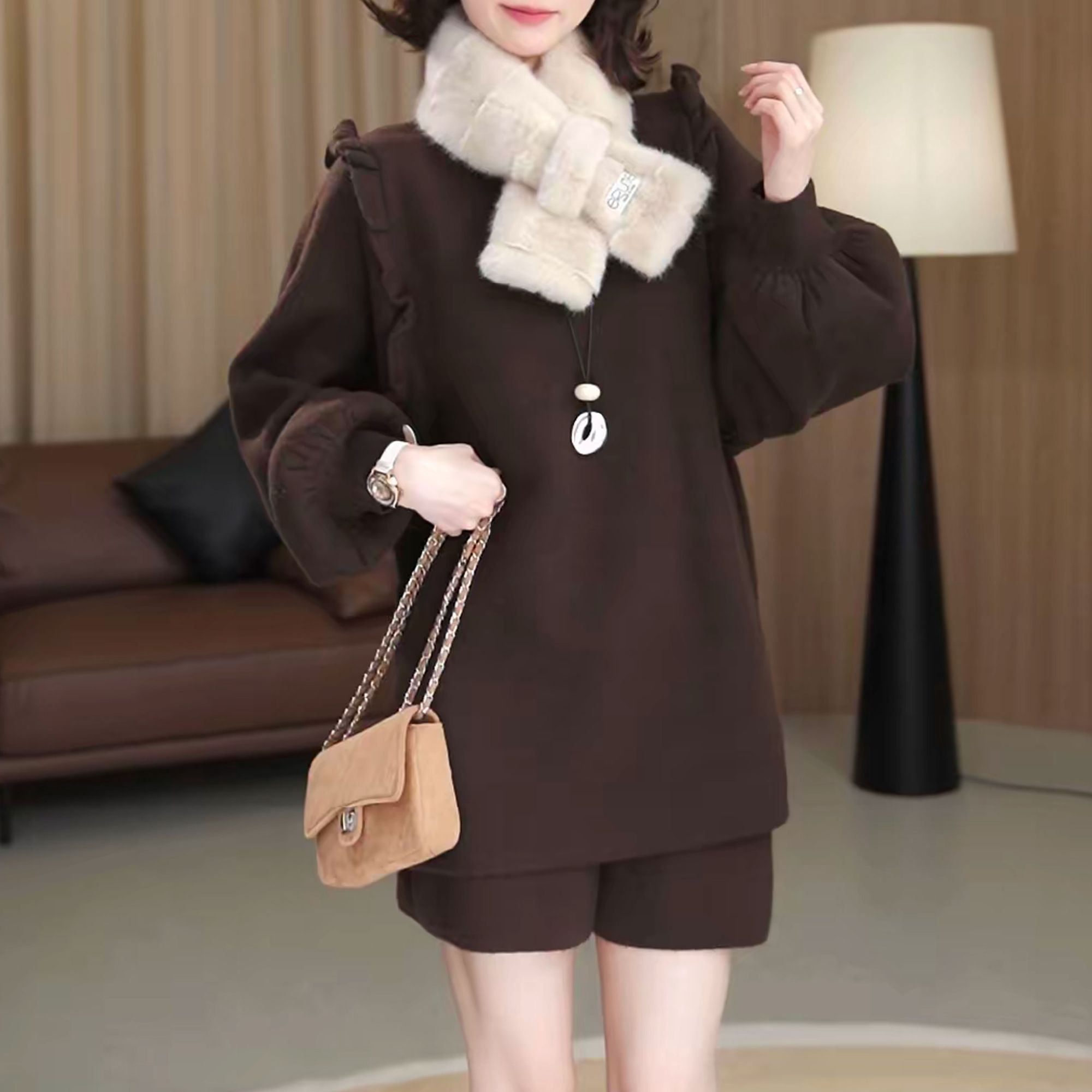 时尚洋气设计感木耳拼接圆领上衣