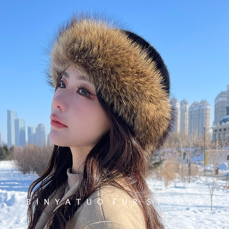 出游女士冬季显脸小渔夫帽