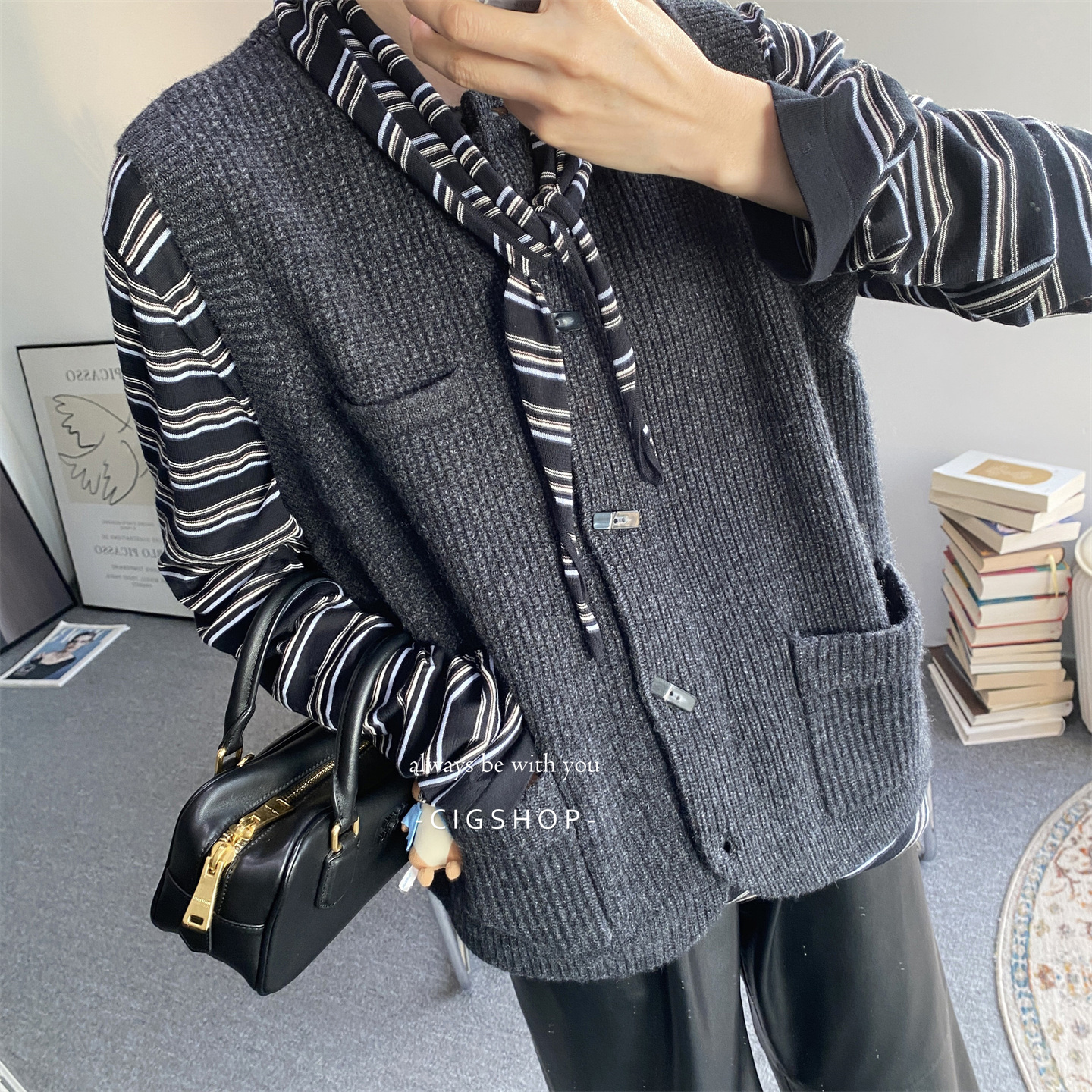 煤炭灰牛角扣纯羊毛针织马甲