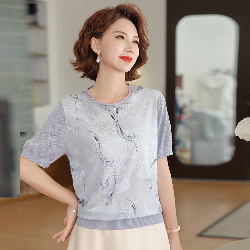 新款妈妈夏装冰丝t恤短袖上衣服中老年人女装洋气2025年针织小衫