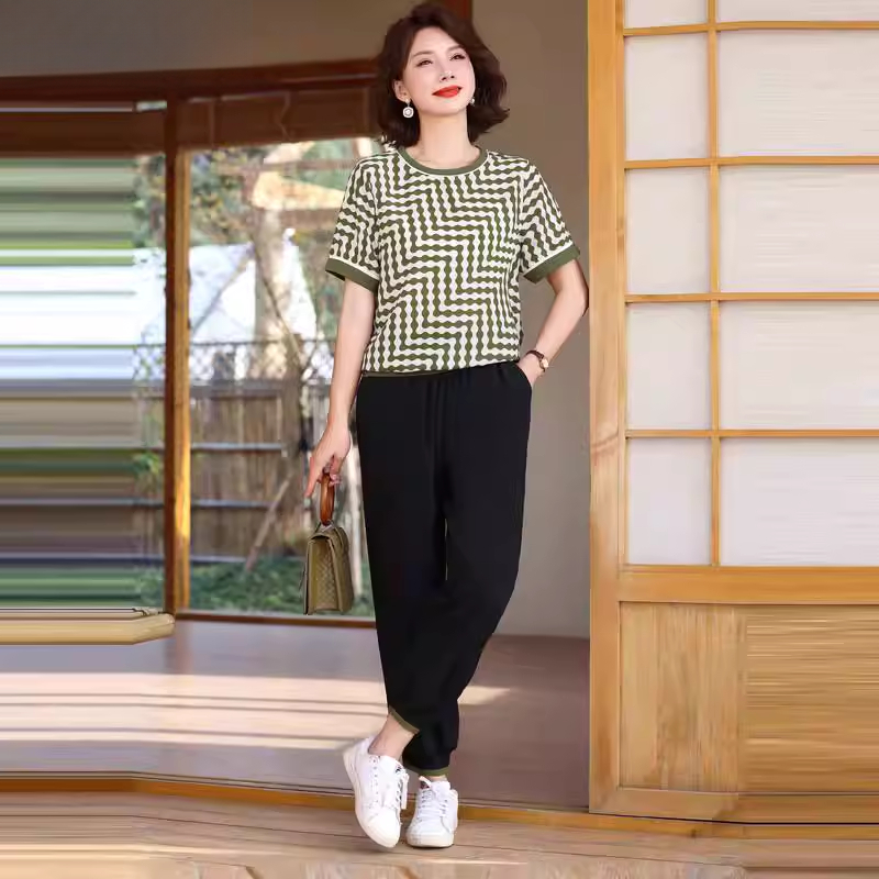 年轻妈妈夏装短袖小衫50岁中老年女装洋气上衣小个子T恤两件套装