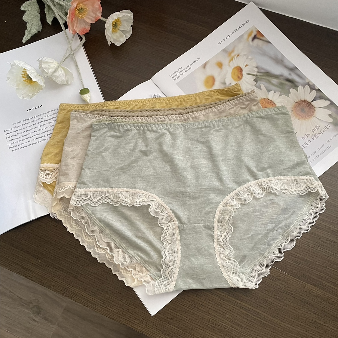 miss品牌折扣锦纶牛奶丝爽滑舒适透气女士内裤