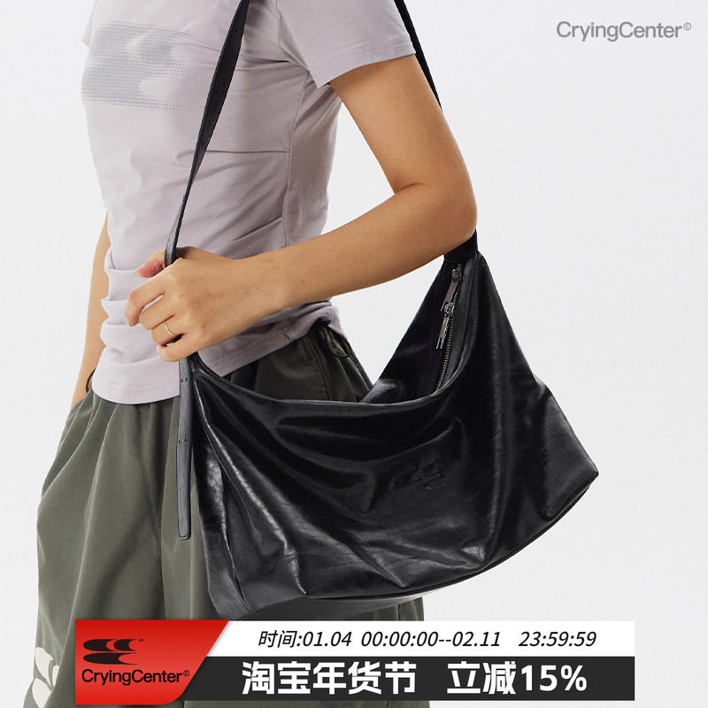 CryingCenter 黑色油蜡皮中号斜挎大容量通勤皮包   哭喊中心,箱包皮具/热销女包/男包,男士包袋,淘宝优惠券,粉丝福利购,淘宝优惠卷