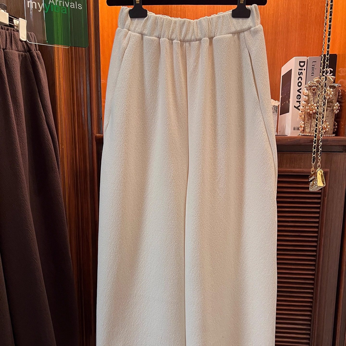 松弛慵懒风高腰显瘦百搭长裤子25秋冬时尚简约肌理感薄绒直筒裤女,女装/女士精品,休闲裤,淘宝优惠券,粉丝福利购,淘宝优惠卷