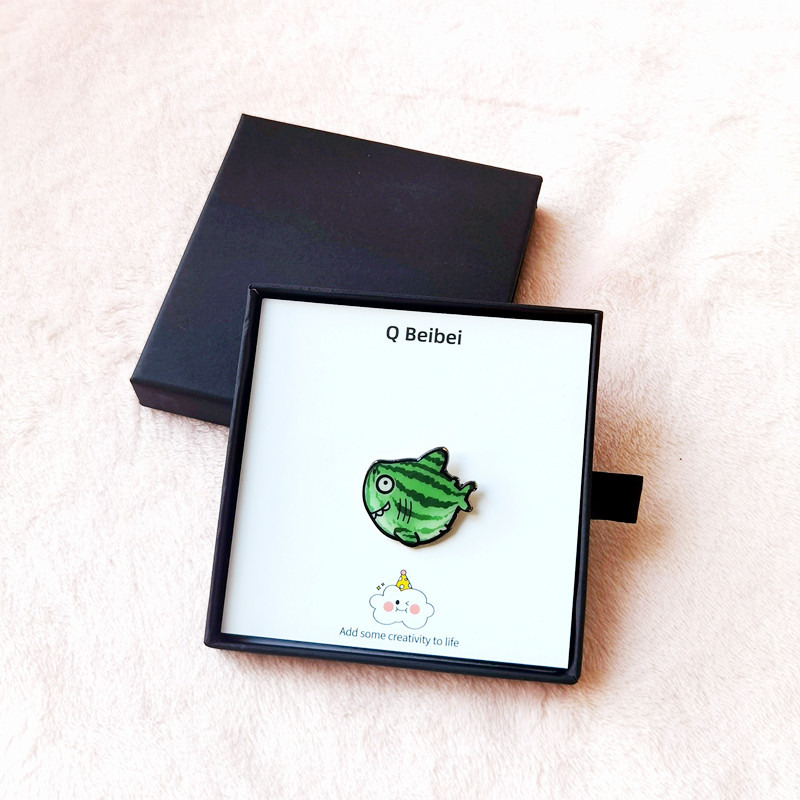 小傻瓜鲨瓜鲨鱼胸针夏季ins潮男女创意徽章别针学生包包衣服装饰