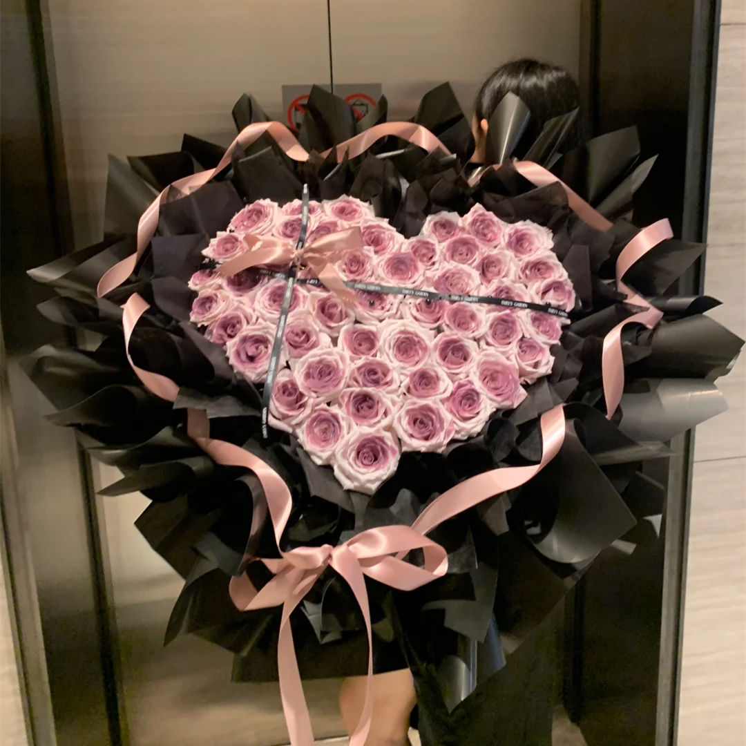 昆明鲜花速递 【热卖款】52朵曼塔乌梅子酱玫瑰花束心形