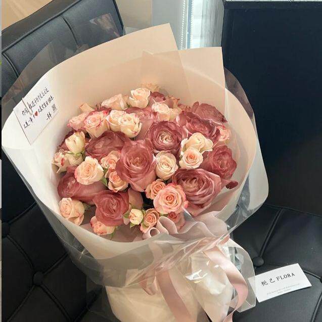 昆明花店昆明鲜花速递 11朵凡尔赛混搭泡泡韩式花束 喷色鲜花2