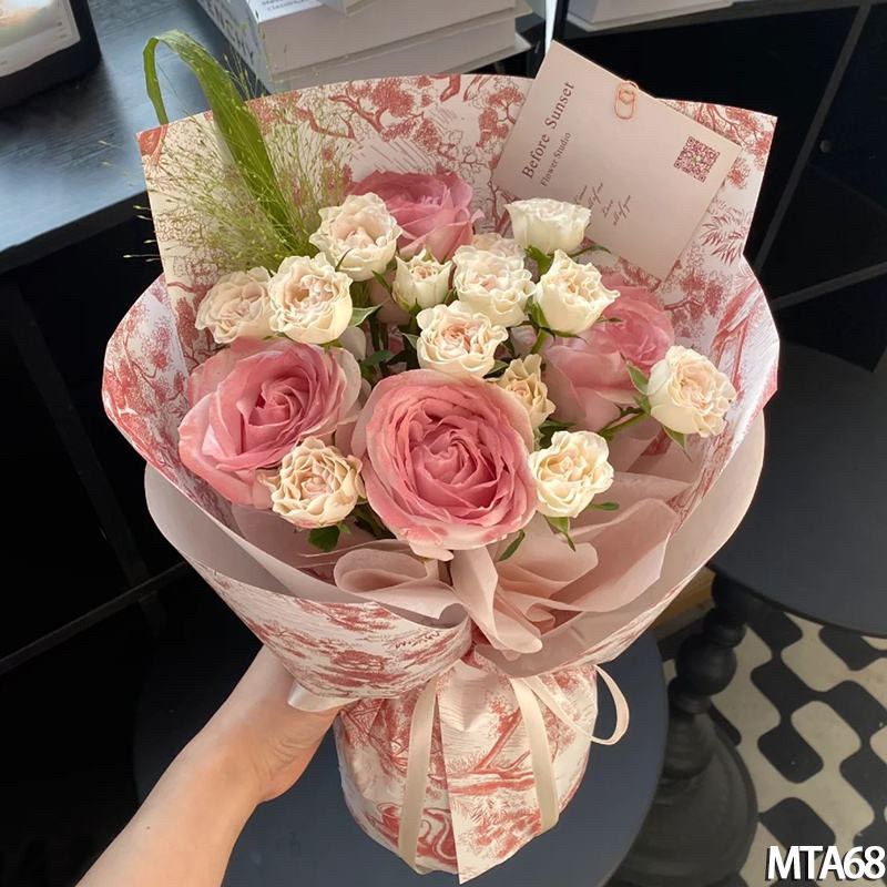 昆明花店昆明鲜花速递 3朵凡尔赛混搭泡泡韩式花束 喷色鲜花