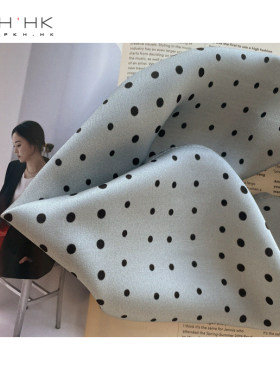 日常穿搭造型DU家印花长形丝巾