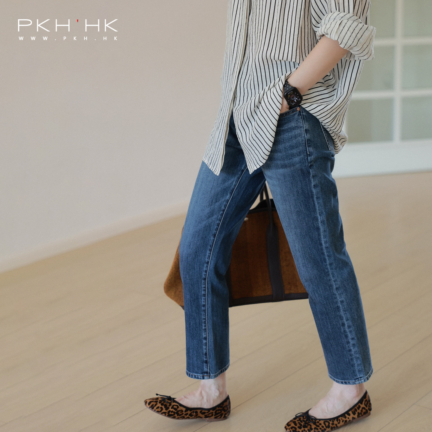 PKH.HK 秋冬贯穿四季INS博主人手一条中腰贴合提臀直筒小脚牛仔裤